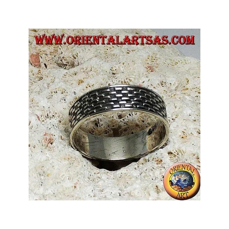 Ring in silver with engraved bas-relief rectangle checkerboard