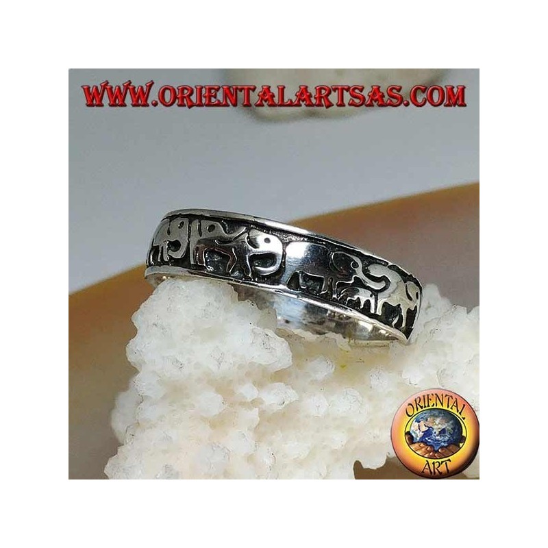 Ring in silver with elephants in a row in high relief