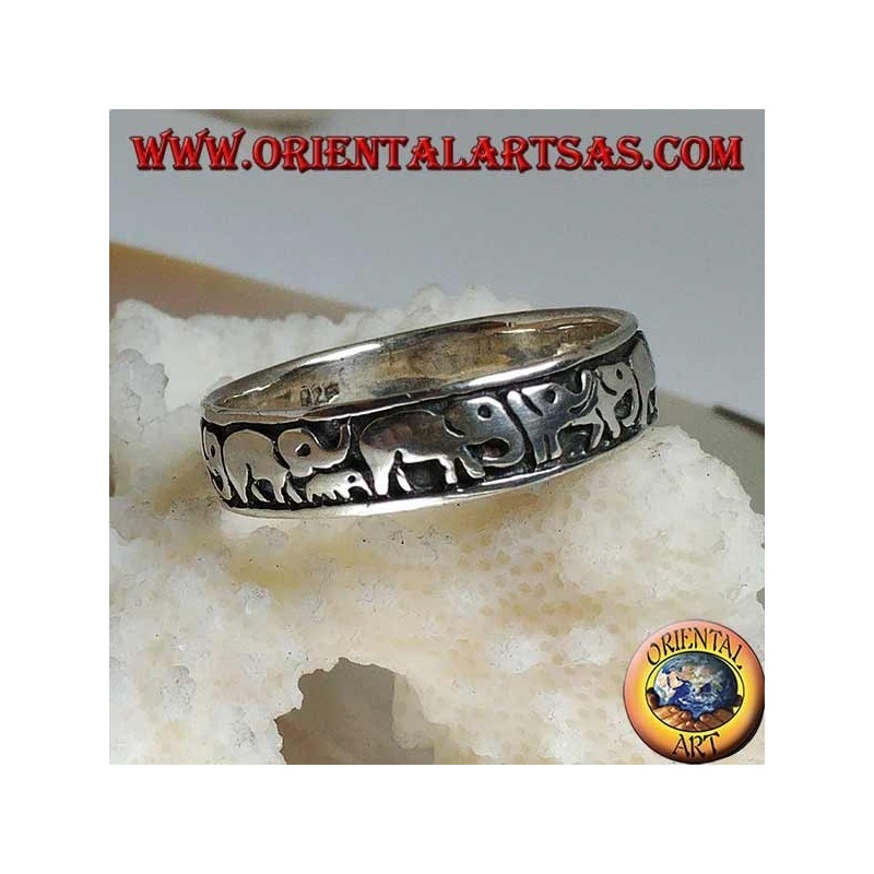 Bague en argent avec éléphants d'affilée en haut relief