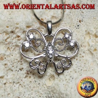 Colgante de mariposa de plata con alas estilizadas con una línea delgada y perforada con circonitas redondas.