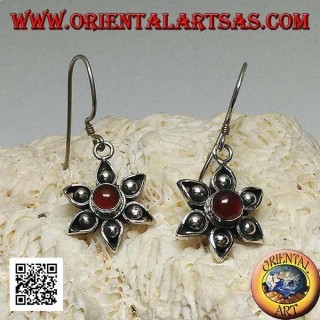 Boucles d'oreilles en argent avec six pétales et une cornaline centrale faite main