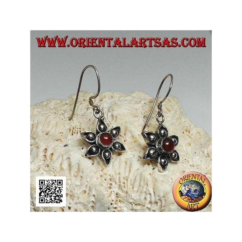Boucles d'oreilles en argent avec six pétales et une cornaline centrale faite main
