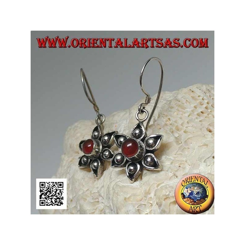 Boucles d'oreilles en argent avec six pétales et une cornaline centrale faite main