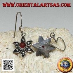 Boucles d'oreilles en argent avec six pétales et une cornaline centrale faite main