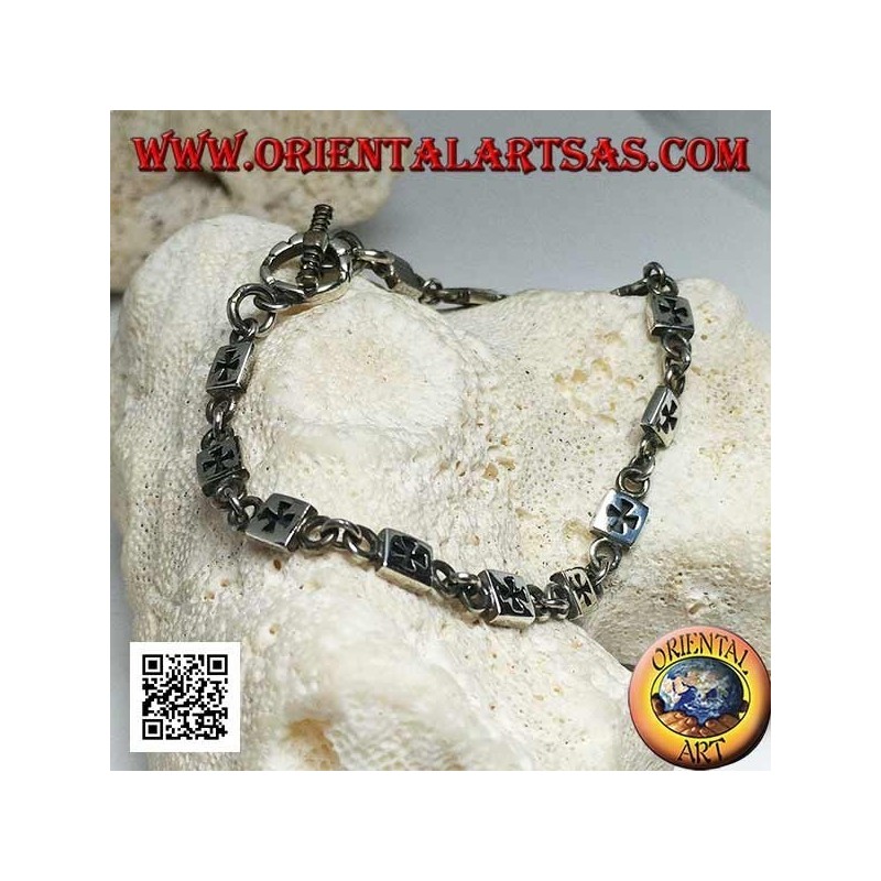 Bracelet en argent tendre avec des plaques gravées de bas-relief alternant avec des anneaux