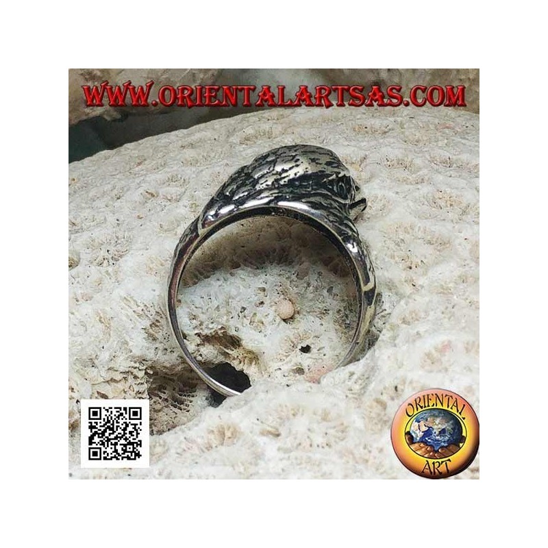 Anillo de plata con tres cuartos de cabeza de águila
