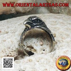 Bague en argent avec tête d'aigle picorant trois quarts