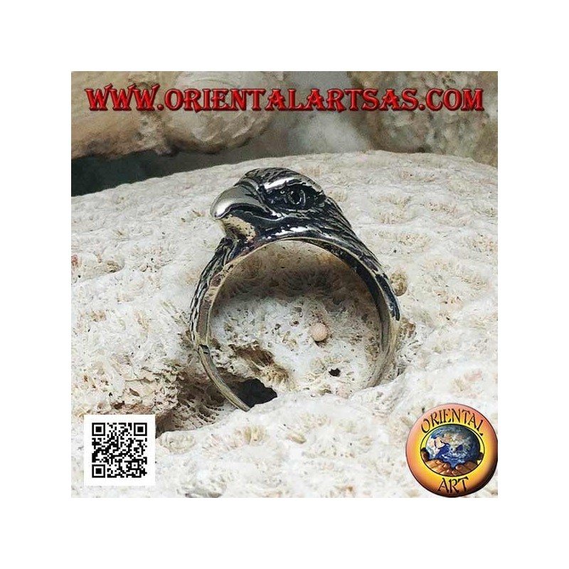 Bague en argent avec tête d'aigle picorant trois quarts