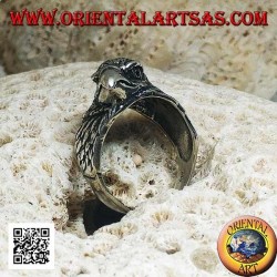 Bague en argent avec tête d'aigle picorant trois quarts