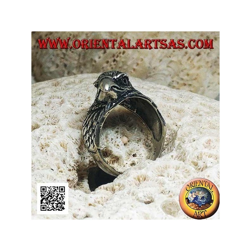 Bague en argent avec tête d'aigle picorant trois quarts