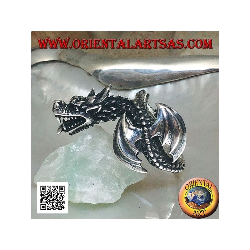 Anillo de plata, dragón wyvern en vuelo y cabeza inclinada