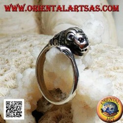 Silver ring, lion with decorated mane chasing its tail