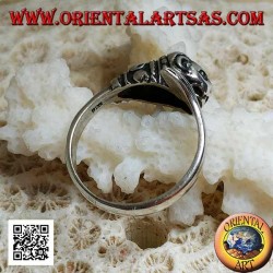 Silberring, Löwe mit verzierter Mähne, die seinen Schwanz jagt