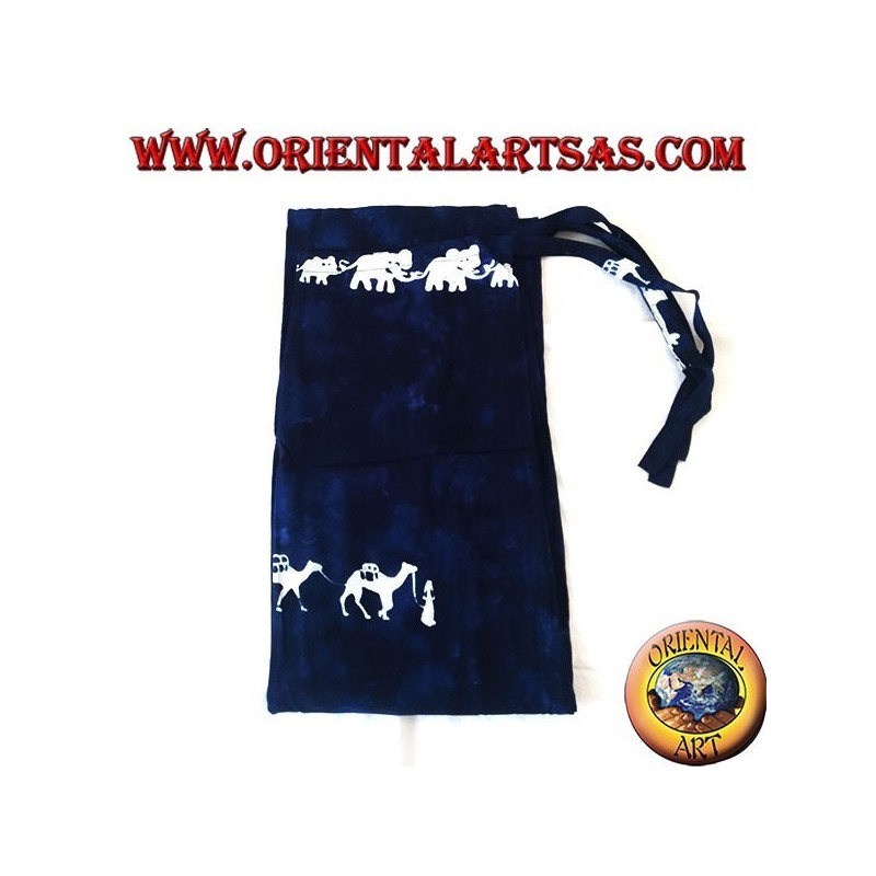 Pantapareo unisex lungo blu con disegni bianchi di famiglie di elefanti, giraffe e cammelli