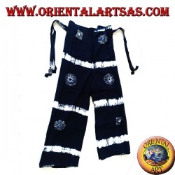 Langer blauer Unisex-Pantapareo mit weißen Mustern aus horizontalen Bändern und stilisierten Sonnen