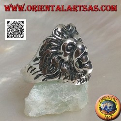Silver ring, protruding lion head in Greek style