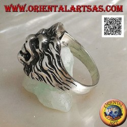 Silberring, hervorstehender Löwenkopf im griechischen Stil