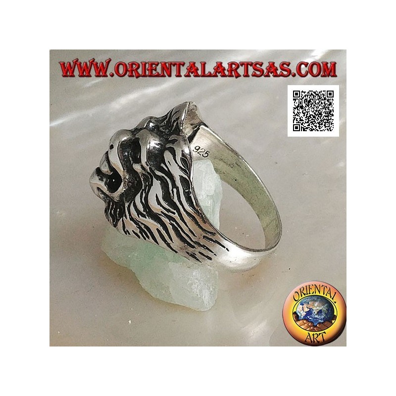 Bague en argent, tête de lion saillante à la grecque