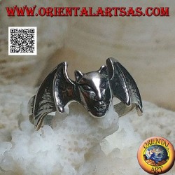 Anillo de plata, cabeza de diablo con alas de murciélago