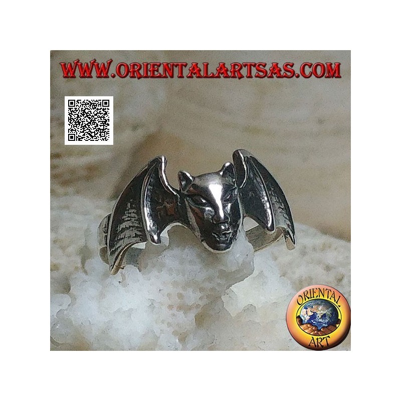 Anello in argento, testa del diavolo con ali del pipistrello