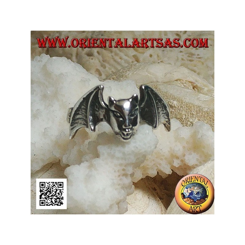 Anello in argento, testa del diavolo con ali del pipistrello