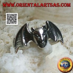 Anello in argento, testa del diavolo con ali del pipistrello