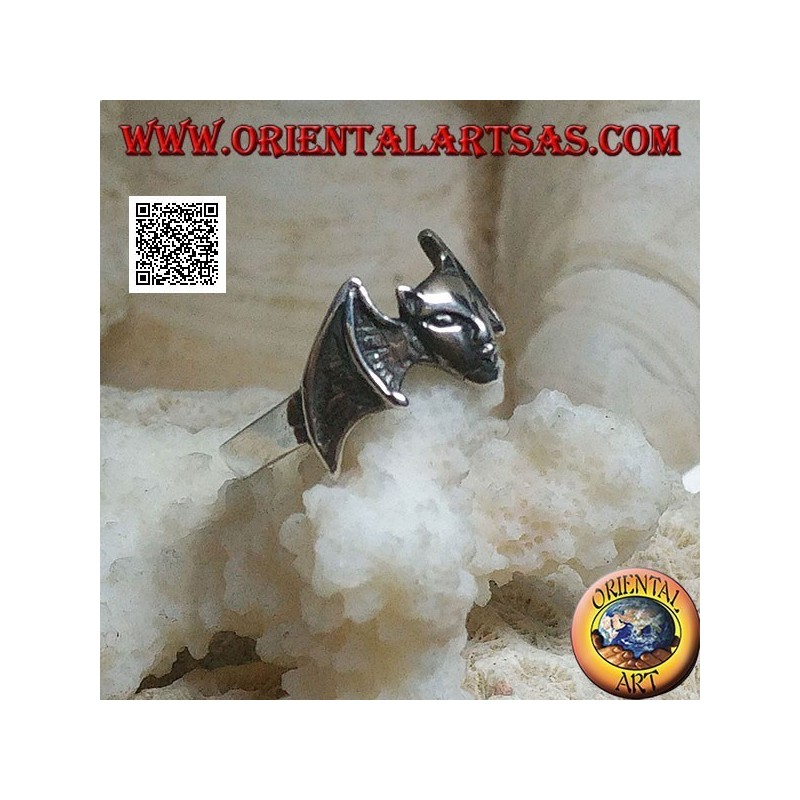 Anillo de plata, cabeza de diablo con alas de murciélago