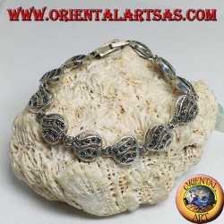 Bracciale in argento con 11 cuori traforati con due linee ondulate tempestati di marcassite