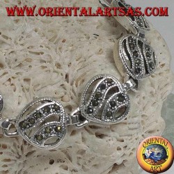 Pulsera de plata con 11 corazones calados con dos líneas onduladas tachonadas con marcasita