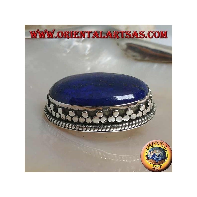 Broche de plata con lapislázuli natural ovalado grande rodeado de entrelazados y tris de bolas