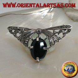 Broche de plata con forma de lazo tachonado de marcasita con ónice ovalado.