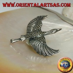 Broche en argent en forme d'albatros (Diomedeidae) en vol aux ailes déployées parsemées de marcassite