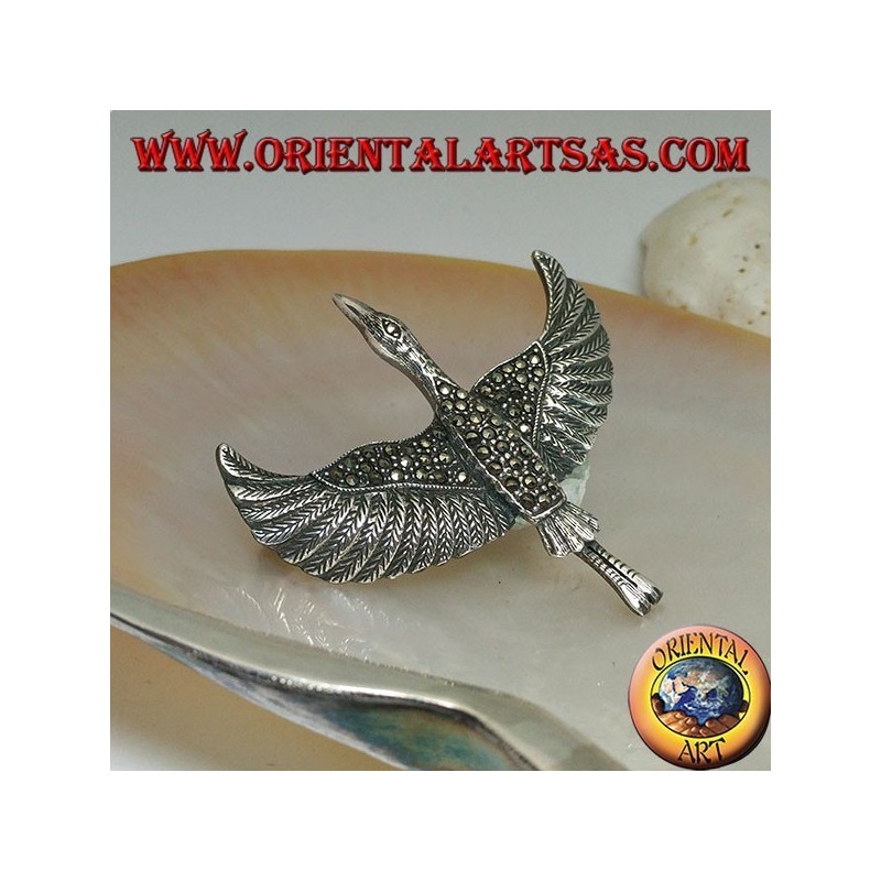 Broche en argent en forme d'albatros (Diomedeidae) en vol aux ailes déployées parsemées de marcassite