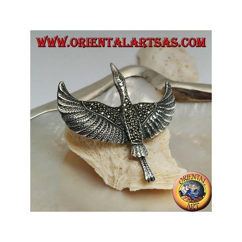 Broche en argent en forme d'albatros (Diomedeidae) en vol aux ailes déployées parsemées de marcassite