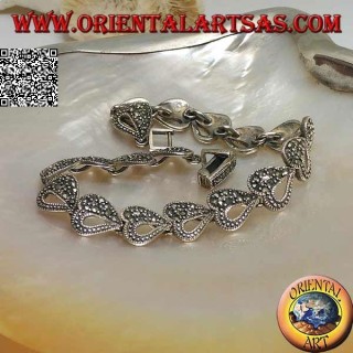 Silberarmband mit 18 Herzen, halb durchbohrt und halb mit Markasit besetzt