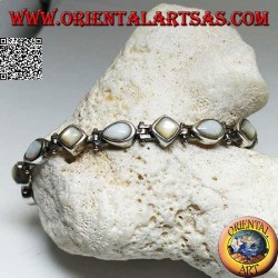 Silver bracelet with rhombus mother-of-pearl and alternate drop