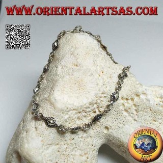 Bracelet en argent tendre avec des plaques rhomboïdes aux contours pointillés
