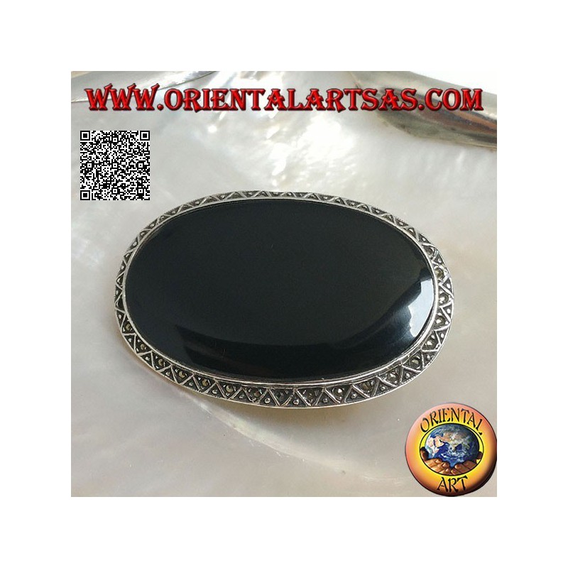 Spilla in argento con con onice ovale grande contornata da decoro a triangoli e palline