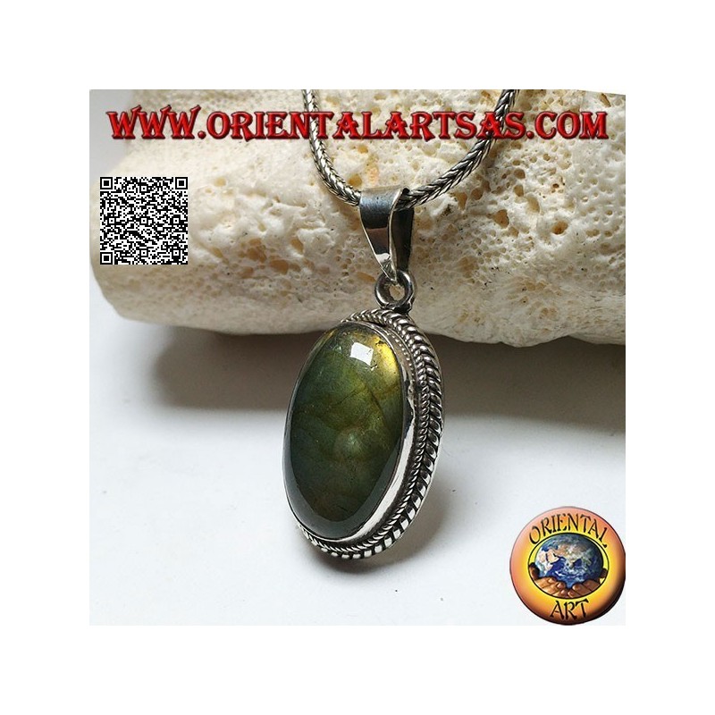 Silberanhänger mit ovalem Cabochon-Labradorit, umgeben von doppeltem zweidimensionalem Gewebe
