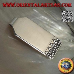 Geldscheinklammer / Banknotenhalter aus glattem Silber mit Reliefdekor am Ende