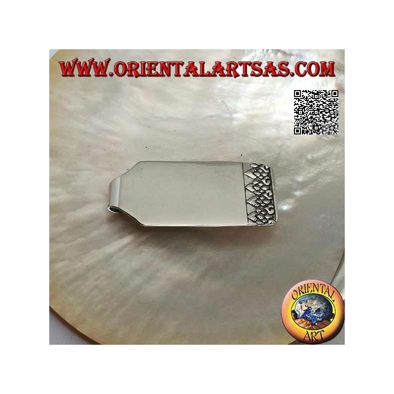 Money clip / banknote holder in smooth silver with relief decoration on the end