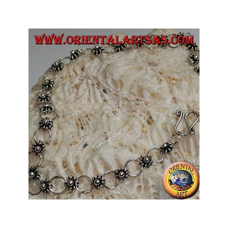 Weiches Silberarmband mit Blumen und Stirnbändern