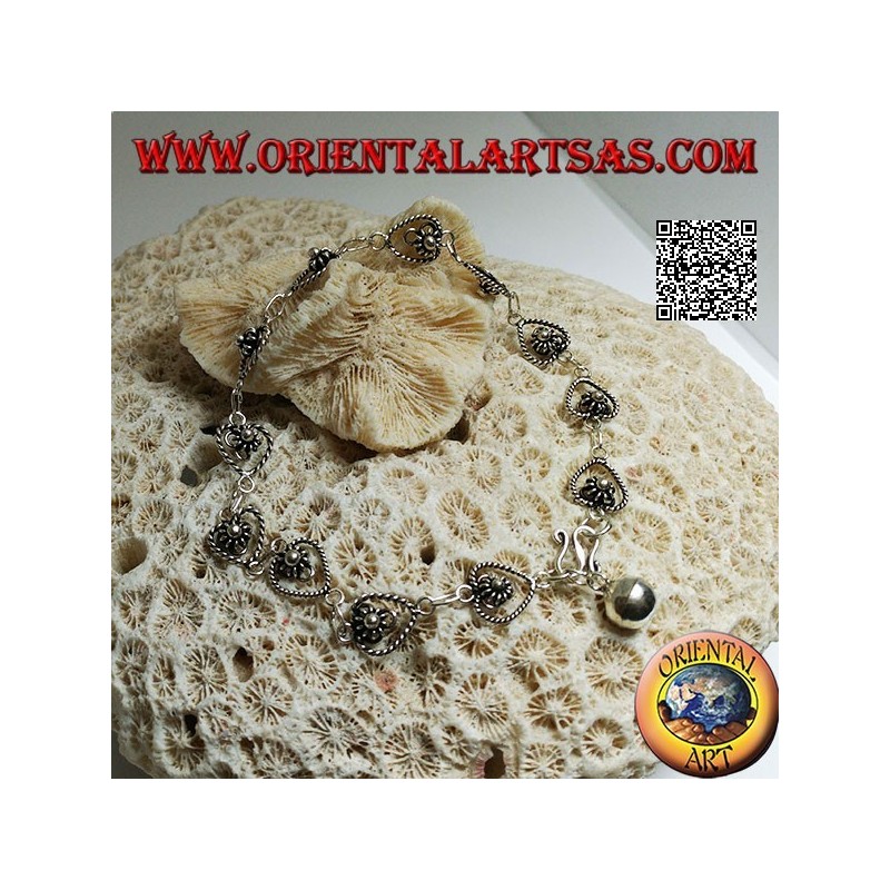 Bracciale in argento morbido a catenella di fiori nella goccia e campanella finale