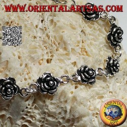 Pulsera de cadena de plata suave con fila de rosas con placa debajo