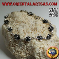 Pulsera de cadena de plata suave con fila de rosas con placa debajo