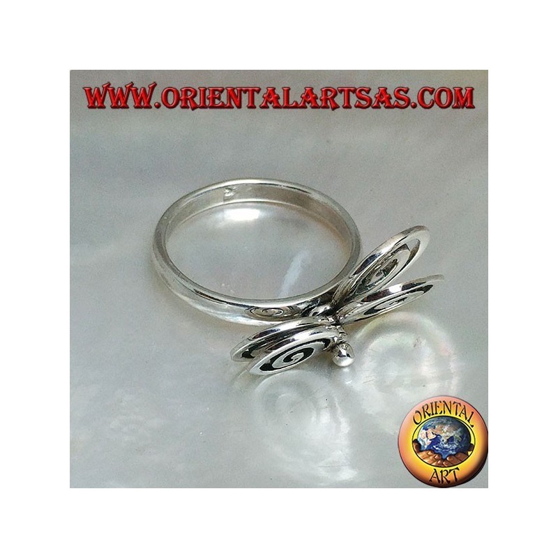 Silver ring with 4 rotating growing spirals
