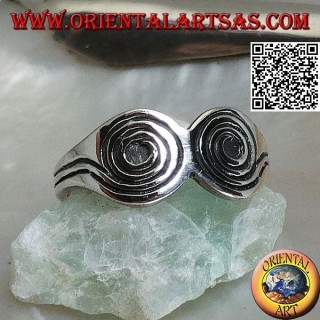 Silver ring with two engraved spirals placed side by side