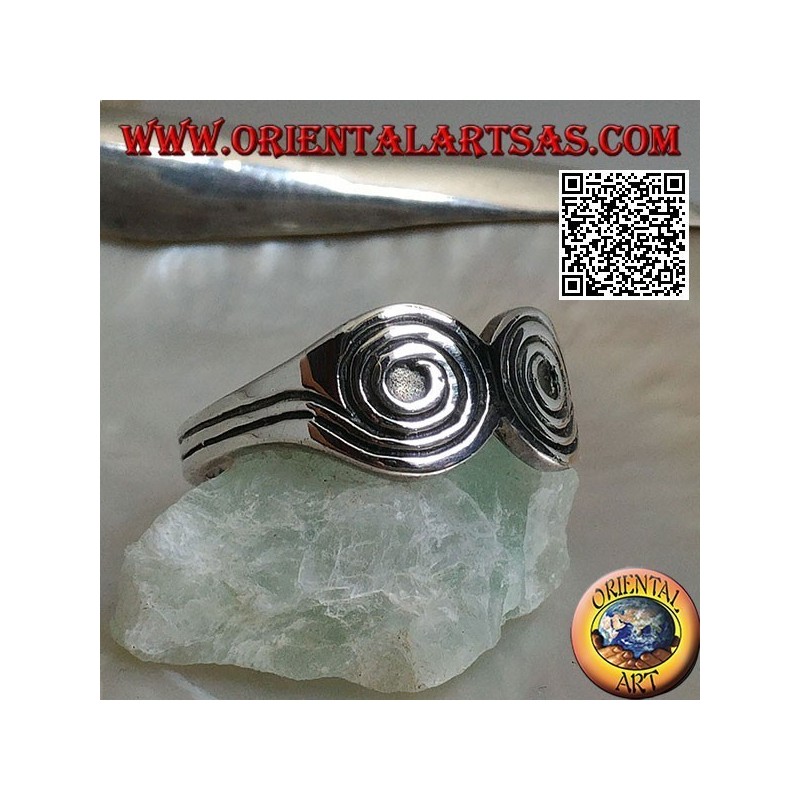 Silver ring with two engraved spirals placed side by side