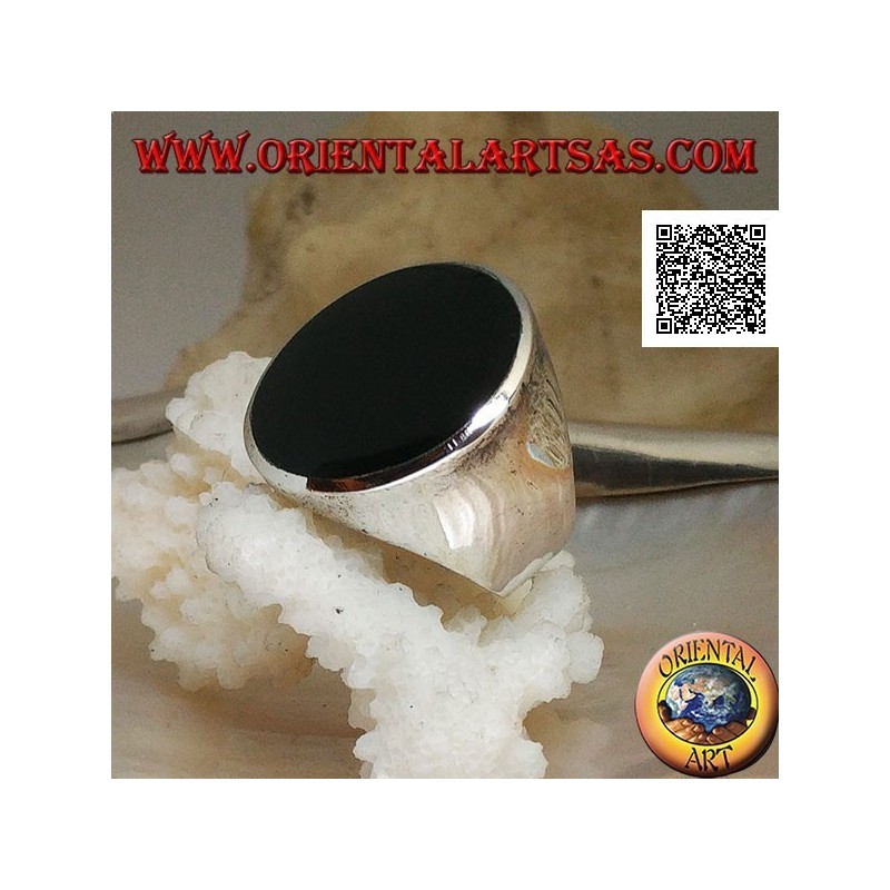 Anello in argento con onice tonda piatta grande su montatura liscia leggermente concava sui lati