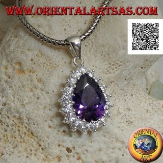 Pendentif en argent avec zircon de couleur améthyste en forme de goutte entouré de zircons blancs
